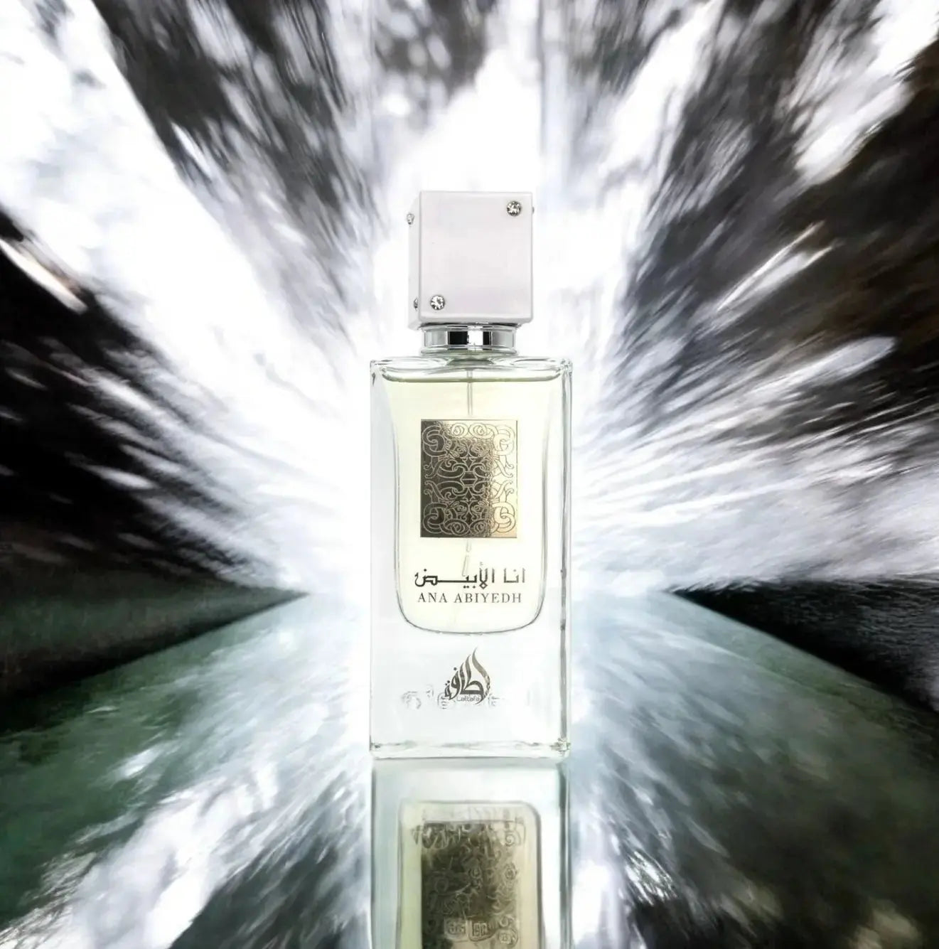 Parfum Ana Abiyedh de Lattafa Parfum  - Un parfum unisexe inspiré d'Erba Pura de Xerjoff, disponible dans votre parfumerie au Maroc. Découvrez ce parfum pour hommes et femmes, une fragrance envoûtante à Casablanca et partout au Maroc. Parfumerie en ligne Sentoria, votre destination pour les meilleurs parfums pour hommes et femmes.