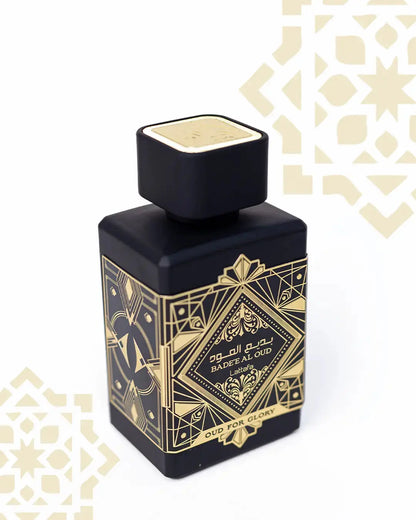 Parfum Bade'e Al Oud, Oud for Glory de Lattafa Parfum - Une fragrance puissante pour homme, inspirée d'Oud for Greatness d'Initio. Découvrez ce parfum au Maroc sur Sentoria.ma, votre parfumerie en ligne à Casablanca. Parfums pour hommes de luxe disponibles au Maroc.