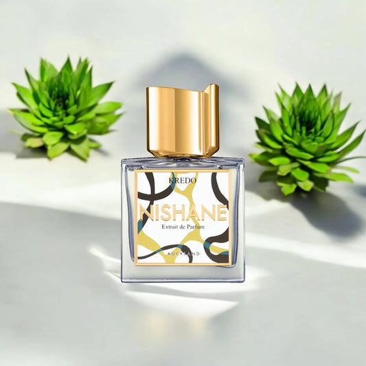 Kredo de Nishane, parfum de niche unisexe aux épices, oud et daim.