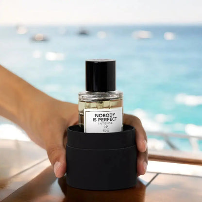 Parfum Nobody is Perfect de RP Paris - Une fragrance unisexe inspirée de Kryptonite de Khalil T. Explorez ce parfum unique et captivant au Maroc sur Sentoria.ma, votre parfumerie en ligne à Casablanca. Parfums unisexes exclusifs disponibles au Maroc.