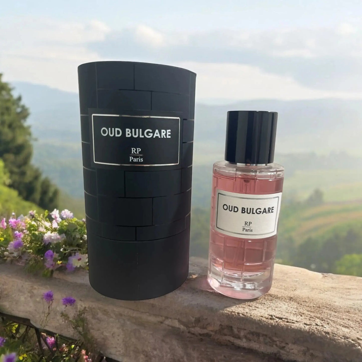 Parfum Oud Bulgare de RP Paris - Une fragrance unisexe inspirée d'Oud Ispahan de Dior. Explorez ce parfum riche et oriental au Maroc sur Sentoria.ma, votre parfumerie en ligne à Casablanca. Parfums unisexes disponibles au Maroc.