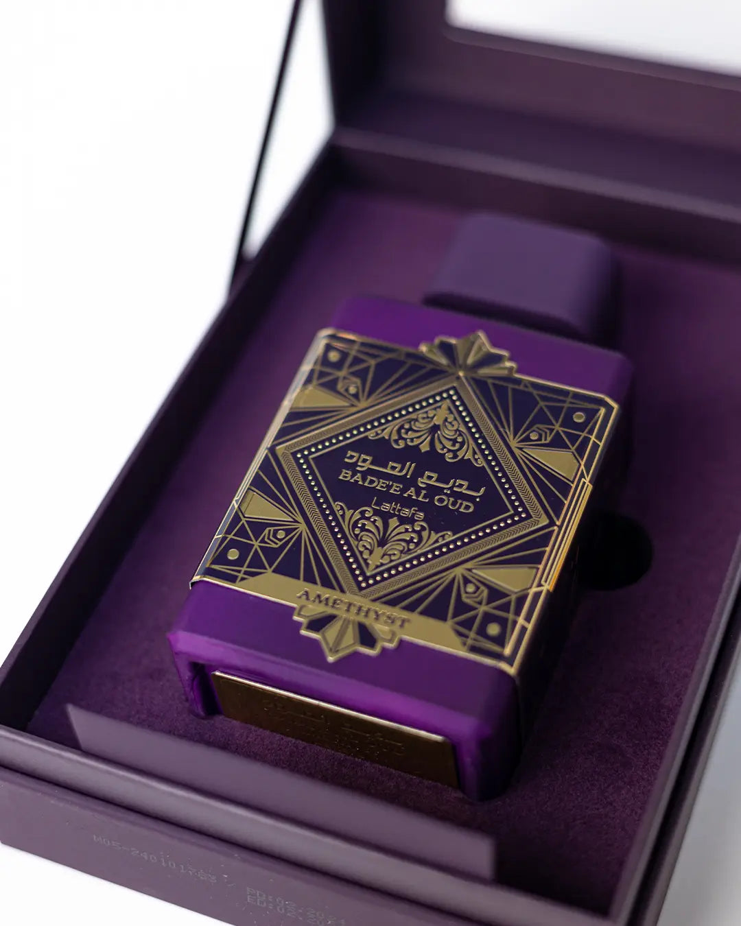 Parfum Bade'e Al Oud Amethyst de Lattafa Parfum - Une fragrance envoûtante pour femme, inspirée d'Atomic Rose d'Initio. Parfum disponible au Maroc sur Sentoria.ma, votre parfumerie en ligne pour les meilleurs parfums pour femmes à Casablanca et dans tout le Maroc.