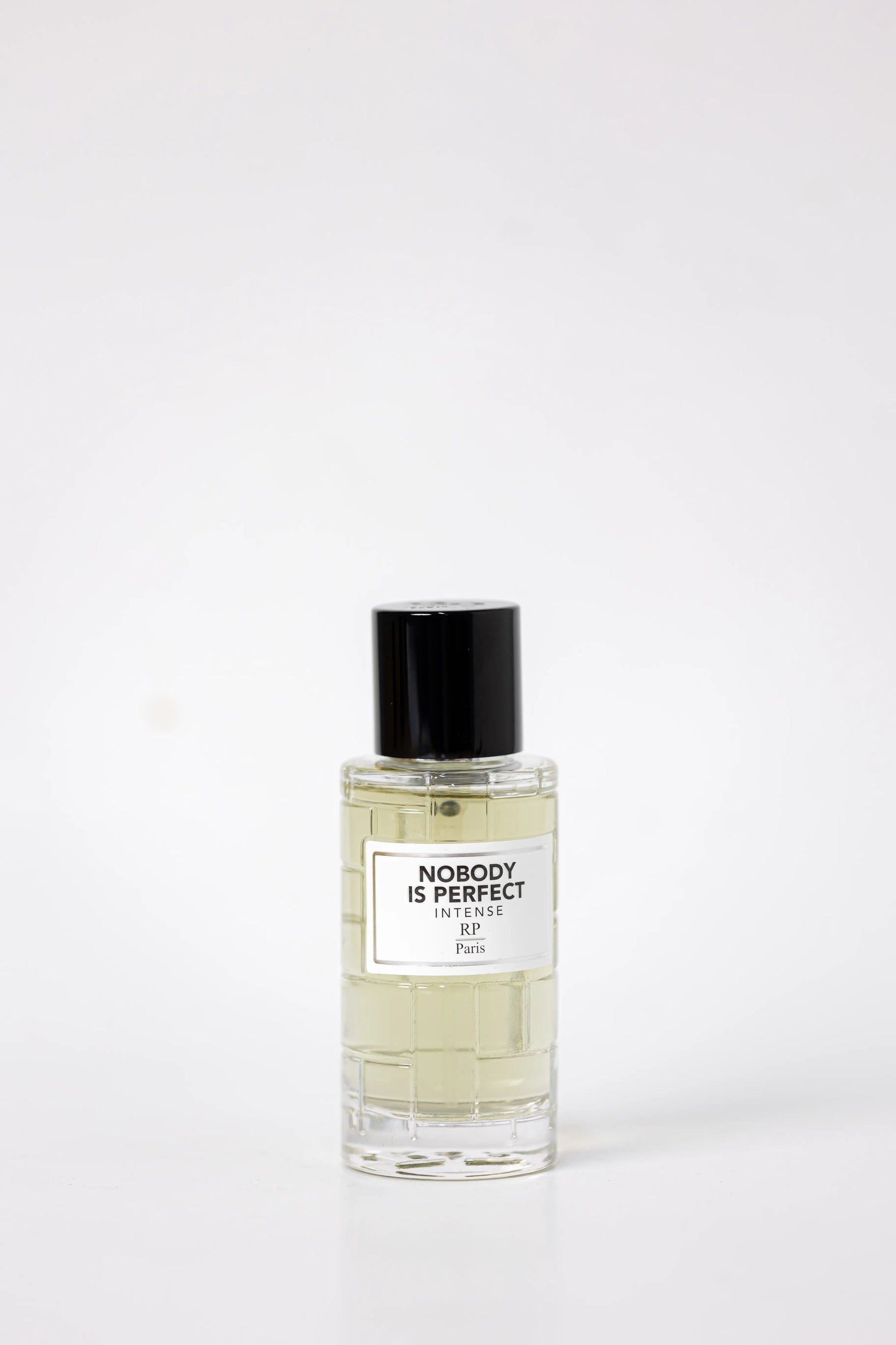 Parfum Nobody is Perfect de RP Paris - Une fragrance unisexe inspirée de Kryptonite de Khalil T. Explorez ce parfum unique et captivant au Maroc sur Sentoria.ma, votre parfumerie en ligne à Casablanca. Parfums unisexes exclusifs disponibles au Maroc.