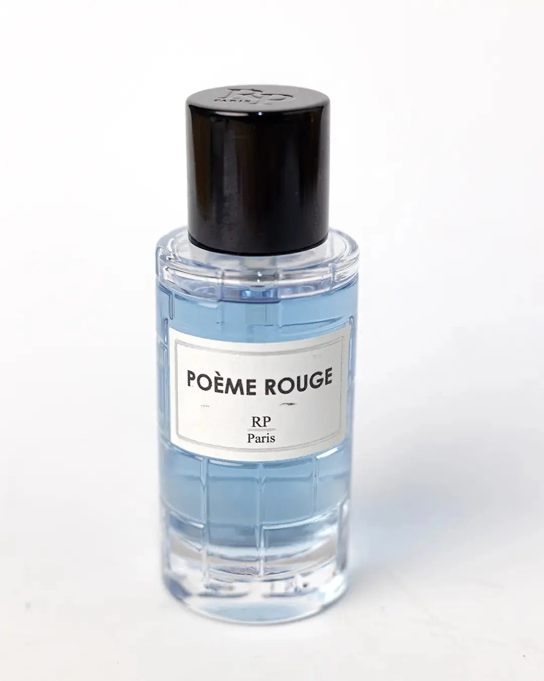 Parfum Poème Rouge de RP Paris - Une fragrance unisexe inspirée de Gris Dior de Dior. Explorez ce parfum élégant et sophistiqué au Maroc sur Sentoria.ma, votre parfumerie en ligne à Casablanca. Parfums unisexes exclusifs disponibles au Maroc.