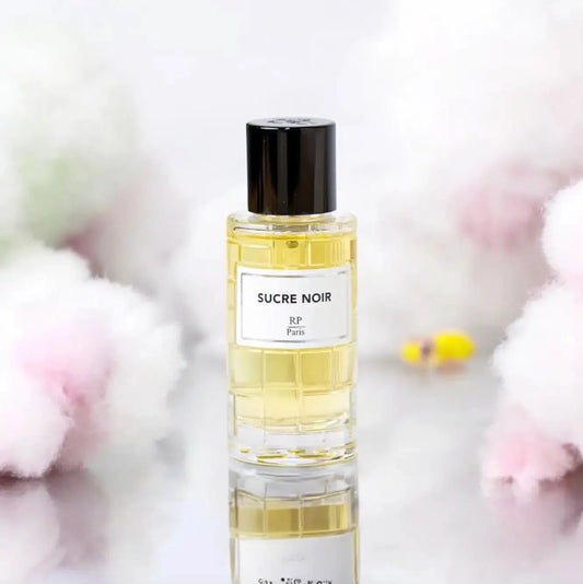 Parfum Sucre Noir de RP Paris - Une fragrance unisexe inspirée de Sucre Noir d'Arte Profumi. Explorez ce parfum gourmand et sophistiqué au Maroc sur Sentoria.ma, votre parfumerie en ligne à Casablanca. Parfums unisexes exclusifs disponibles au Maroc.