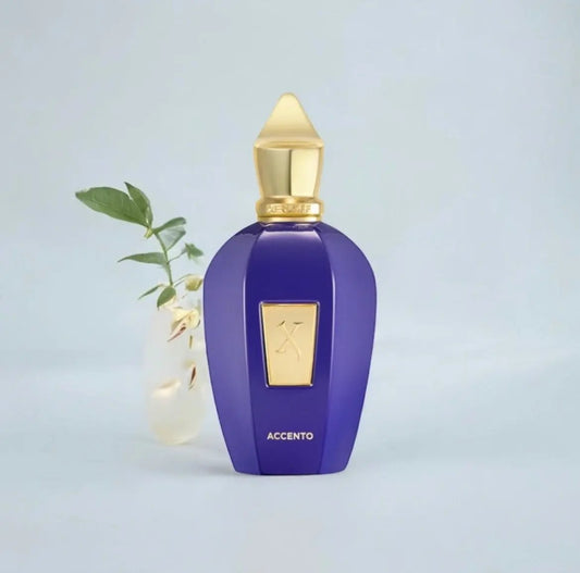 Accento Xerjoff, parfum de niche unisexe aux accords fruités et boisés.